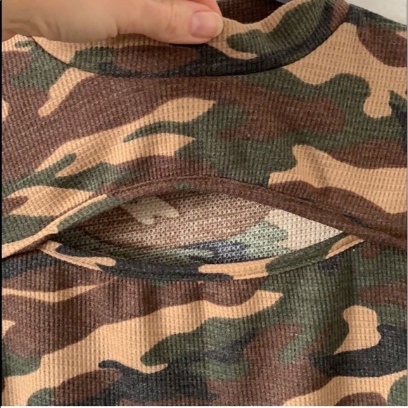 NWOT Urban Episode Cut Out Mock Neck Top Shirt - Picture 3 of 5